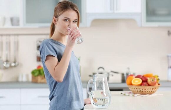 شرب الماء قبل الوجبات لإنقاص الوزن عند اتباع نظام غذائي كسول