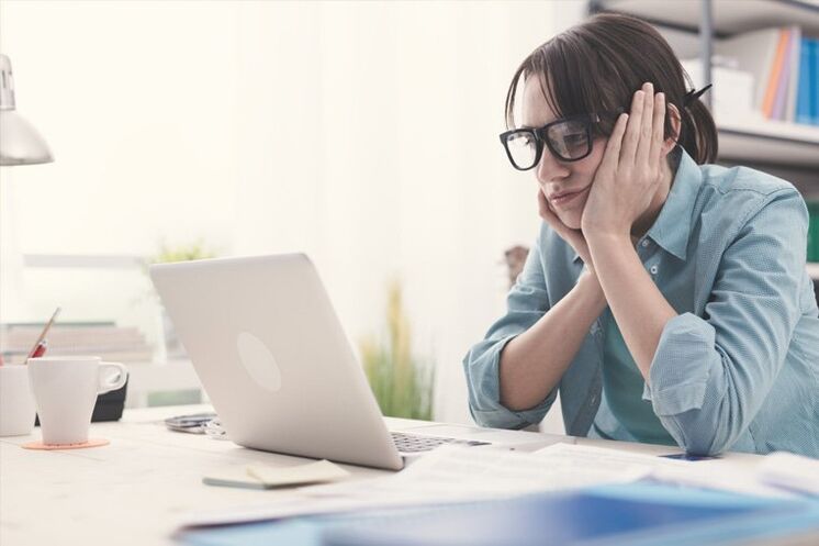 للحساب اليومي للسعرات الحرارية مع التغذية المناسبة ، حتى تحتاج إلى مراعاة العمل المكتبي
